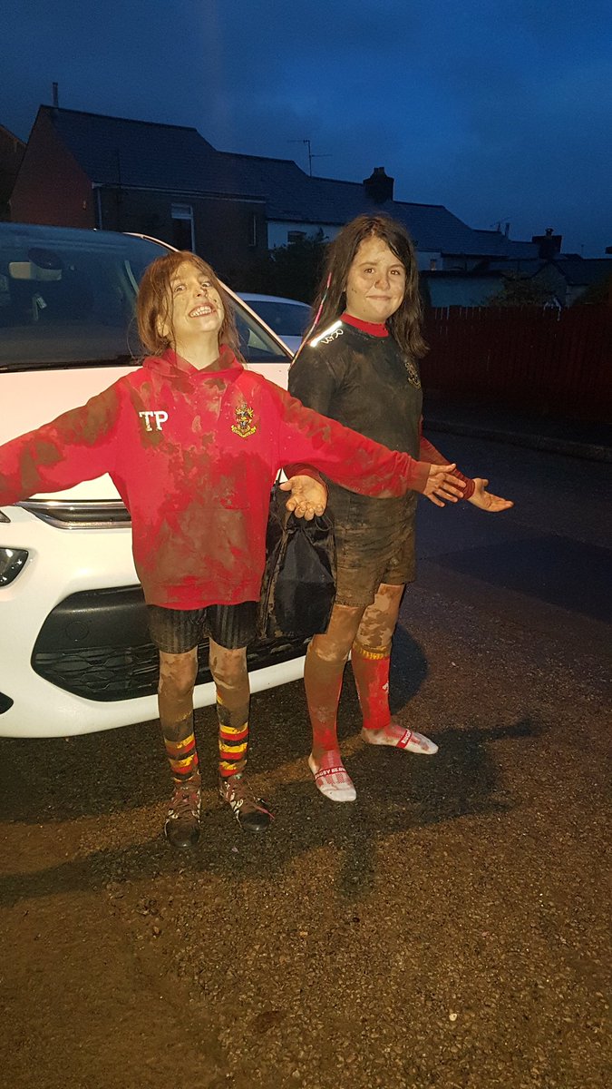 vonnie121181's tweet photo. @Griff_SPORT @Griff_3CK @Griff_6B 😂🙈😍 thanks for that #lifeofarugbymum #poorwashingmachine https://t.co/MwxVlmQEIX