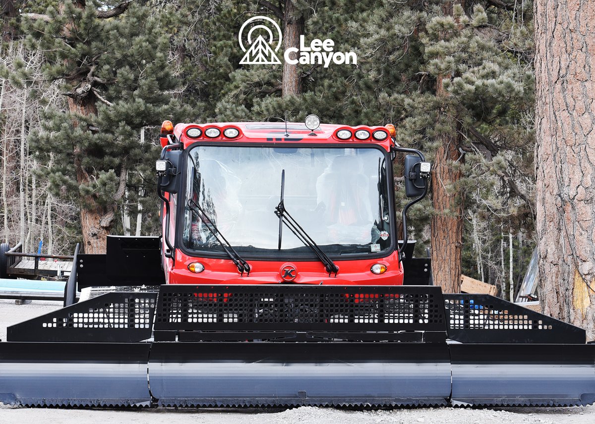 LeeCanyonLV's tweet photo. The lodge isn't the only thing new at #LeeCanyon this year! Check out our brand new PistenBully #ParkPro #Snowcat! This thing is super sweet & park crew is ready to shape up something special this year! Meeeow! ❄😼 https://t.co/5U1LBBzNkB