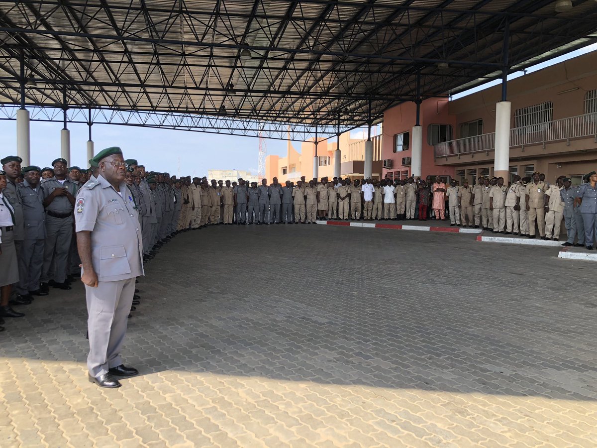 GeoffreyOnyeama's tweet photo. Went to assess the situation at the #SemeBorder with Alh Lai Mohammed, Hon. Min. @FMICNigeria, @raufaregbesola, Hon. Min. @MinOfInteriorNG, Mr Clement Ike, Hon. Min. of State for Budget & National Planning and Maj. Gen. Babagana Monguno (rtd), NSA. @NigeriaGov @DigiCommsNG https://t.co/F0vtiLnUOf
