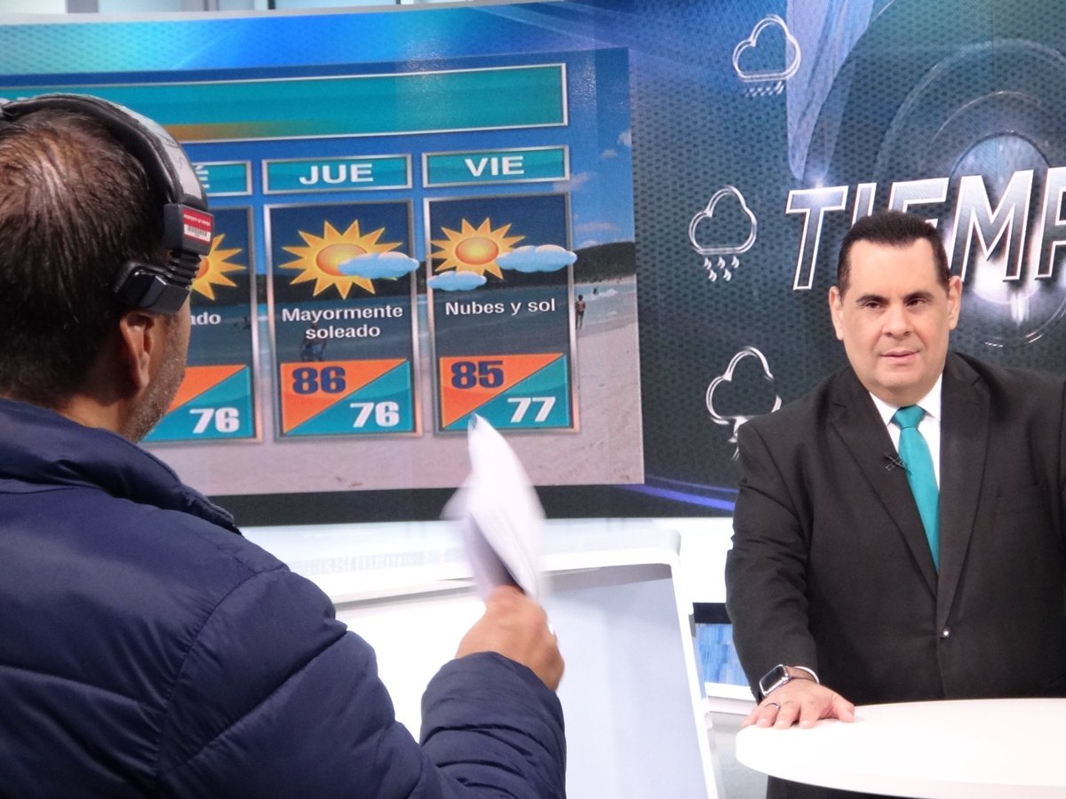 AccionAzul_51's tweet photo. Con un equipo de tecnicos que nos llena de orgullo, @notiseis360pr sigue sobresaliendo de los demás... Por @WIPRTV "todo lo que quieres ver". ( @Aaamigo ). https://t.co/fp1Sm6WBYS