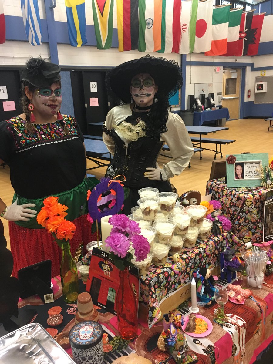 FerrellKathleen's tweet image. Delicious lunch for our Spanish in-house 6th and 7th grade field trip provided by El Metro #D53learns