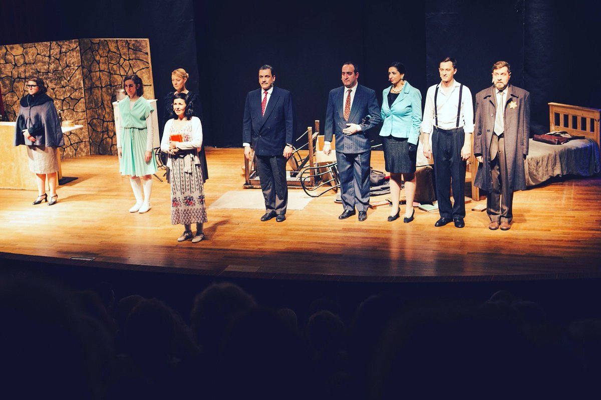 IftTeatro's tweet photo. La Casa de Atrás 
🎟Función del sábado 30/11 - 22 hs
📍Teatro IFT. Boulogne Sur Mer 549

Una nueva mirada a la vida de Ana Frank donde atestiguaremos la historia de las familias judías que se escondieron de los nazis en Holanda en el anexo de una fábrica entre 1942 y 1944. https://t.co/uHIpqgIY1h
