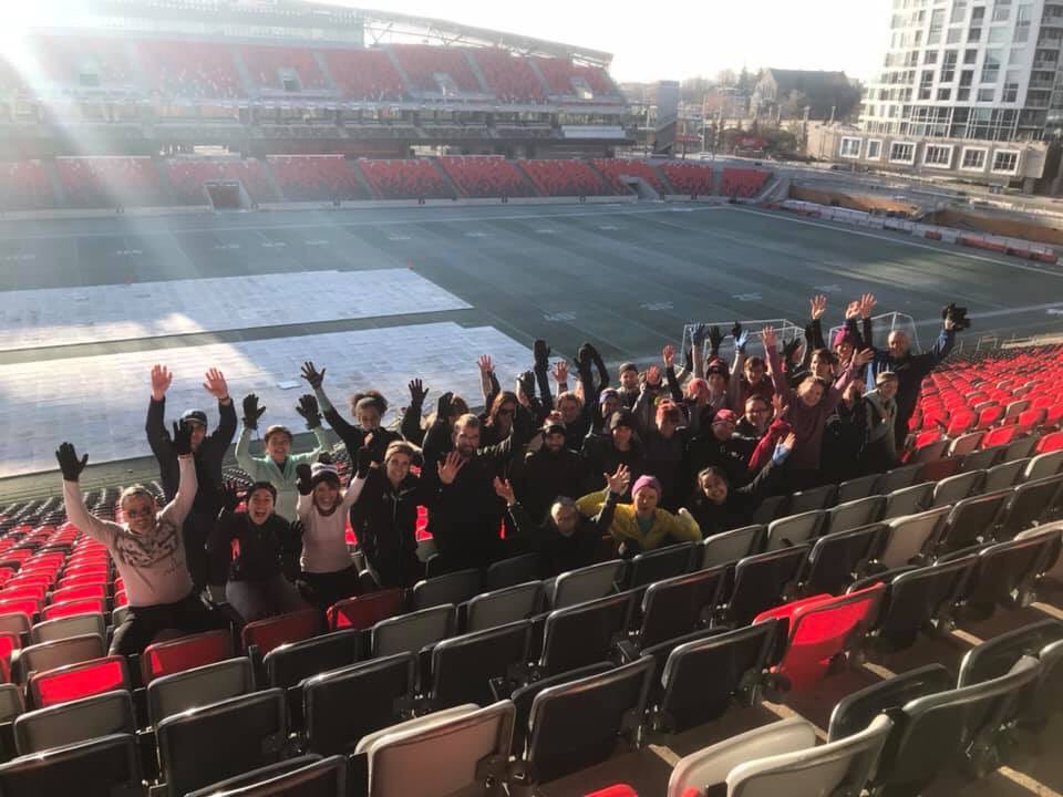 StadiumWorkout's tweet photo. This Sunday 8am crew! No words. 
#freefitness #sundayfunday https://t.co/9jAKf9tl3w