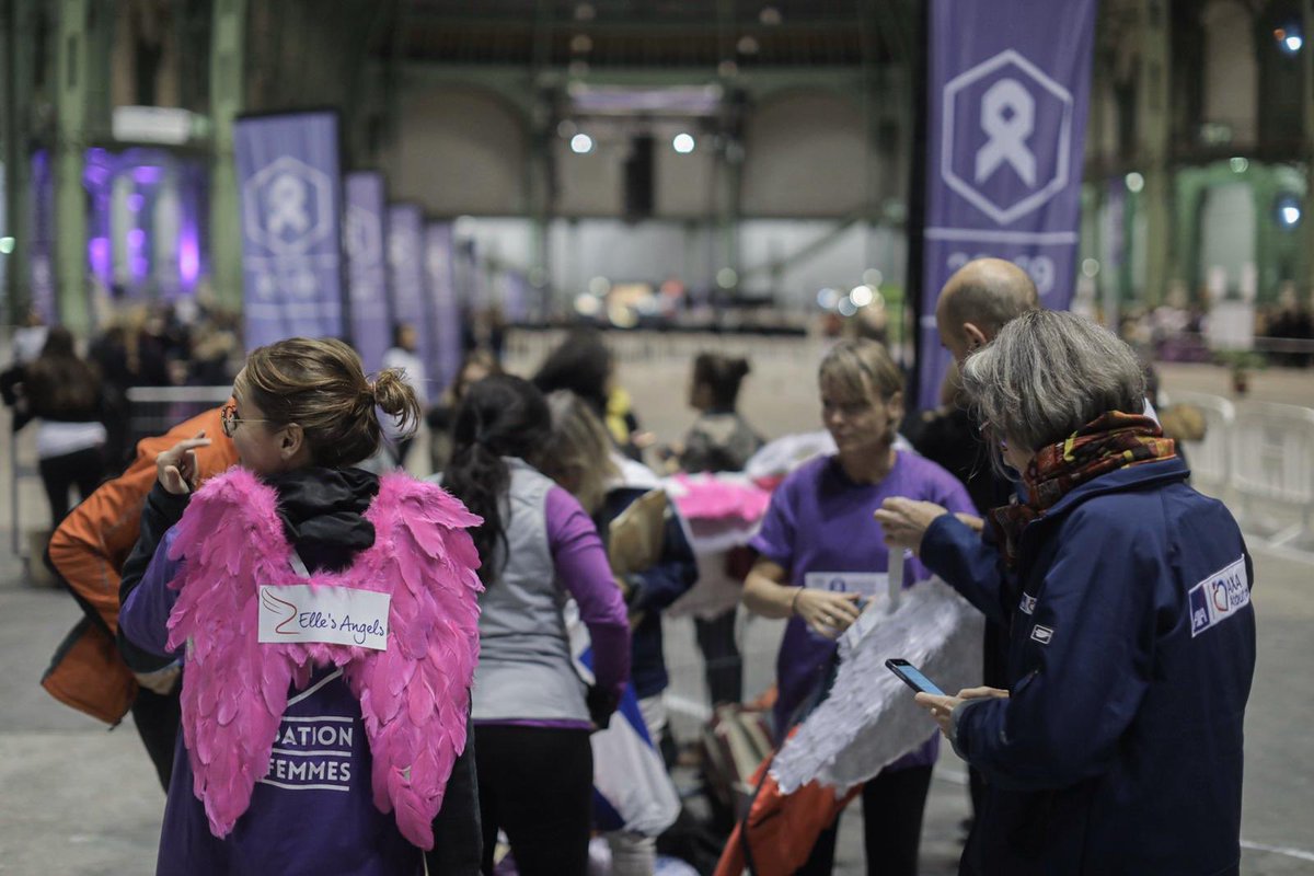 Fondationfemmes's tweet photo. Allez hop, on chausse ses baskets ! 🏃‍♀️👟🤗💫Les équipes se préparent pour le grand départ de la course à 20h ! #NuitDesRelais https://t.co/XXtWDaAUmI