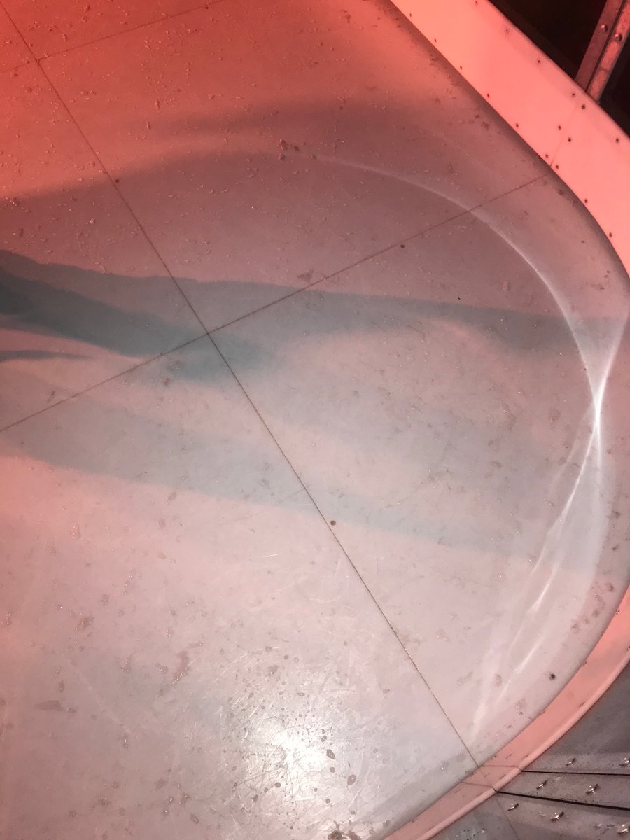 minimalsuit's tweet photo. La patinoire des toits de Galeries Lafayette 😭 C'est même pas de la glace https://t.co/IE9nGQyBSH