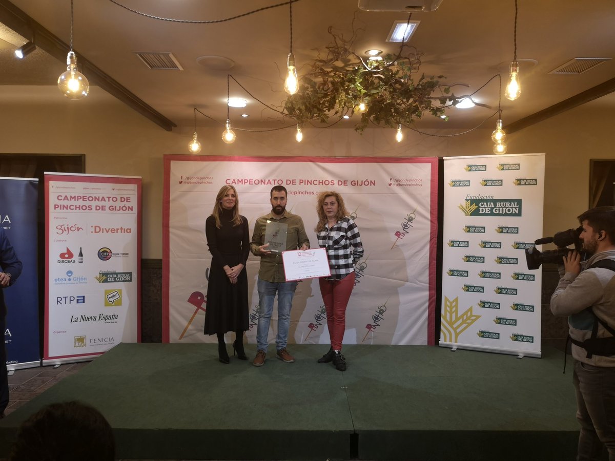 gijondepinchos's tweet photo. Premio Escalerona de Plata

#GijóndePinchos #Gijón #Asturias #DePinchos #GijóndePinchos2019 #Noviembre #PlanesenGijón #PlanesenAsturias #GijónenOtoño #GijóndeAlma #Xixón #XixóndePinchos https://t.co/yGbJNXFAI0