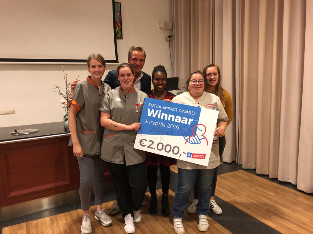 Vandaag bezoek van minister Hugo de Jonge #minVWS bij De Lange Wei. Geïnteresseerd in ons inclusief werkgeversbeleid ging hij in gesprek met teamassitenten en beleidsmakers. #geslaagd