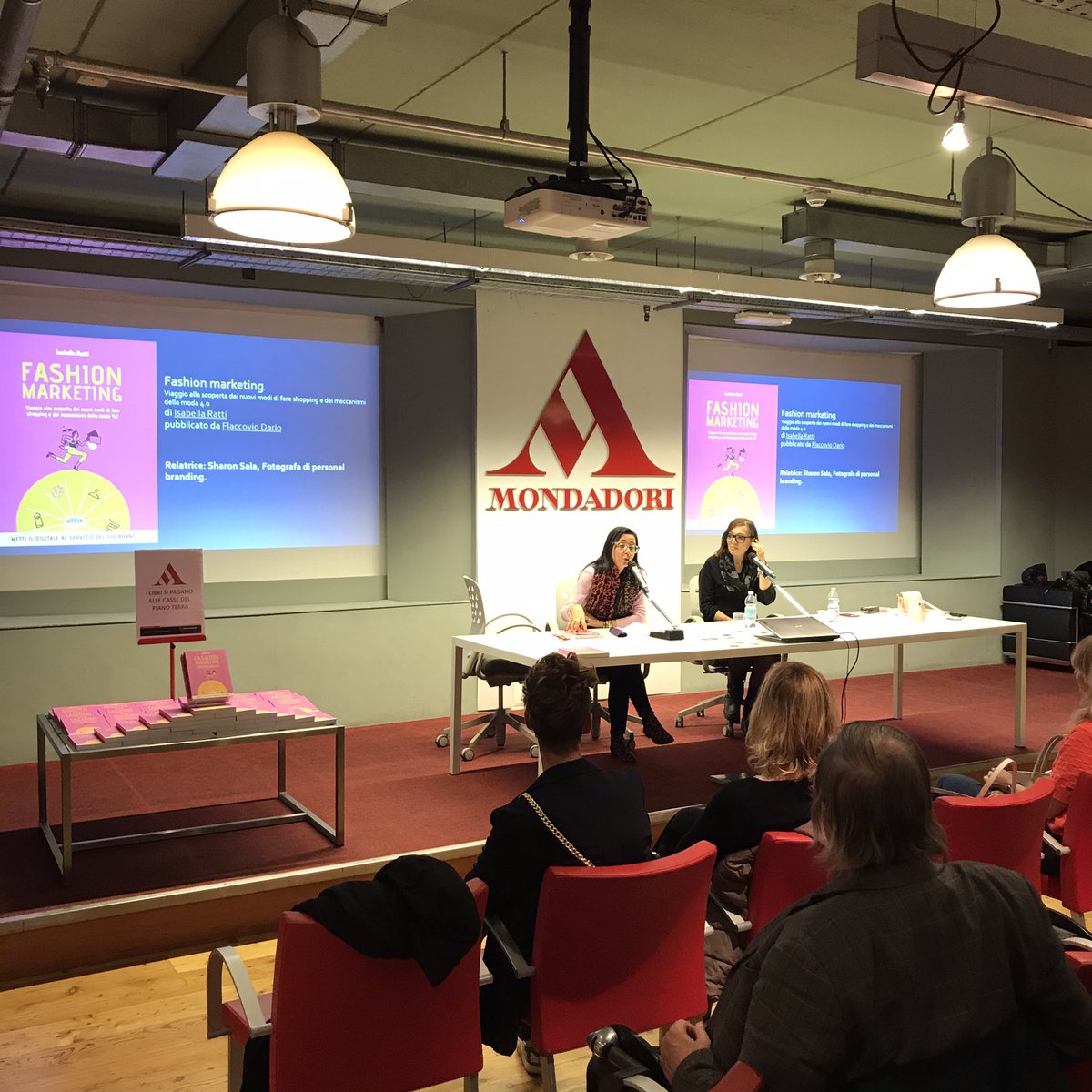 Isabella Ratti ha presentato il libro " Fashion marketing " Dario Flaccovio Editore.