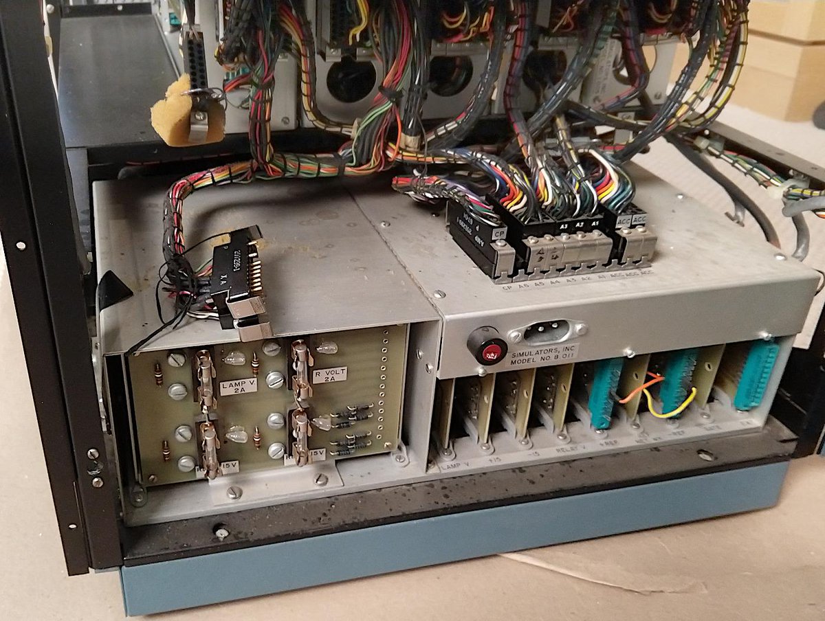 kenshirriff's tweet image. Restoring an analog computer from 1969; we fixed the precision power supply. Large transformers and 8 complex cards in the power supply, but no manual, so I had to reverse-engineer it. One board has high-precision 0.01% (not 1%) resistors.
righto.com/2019/11/unders…