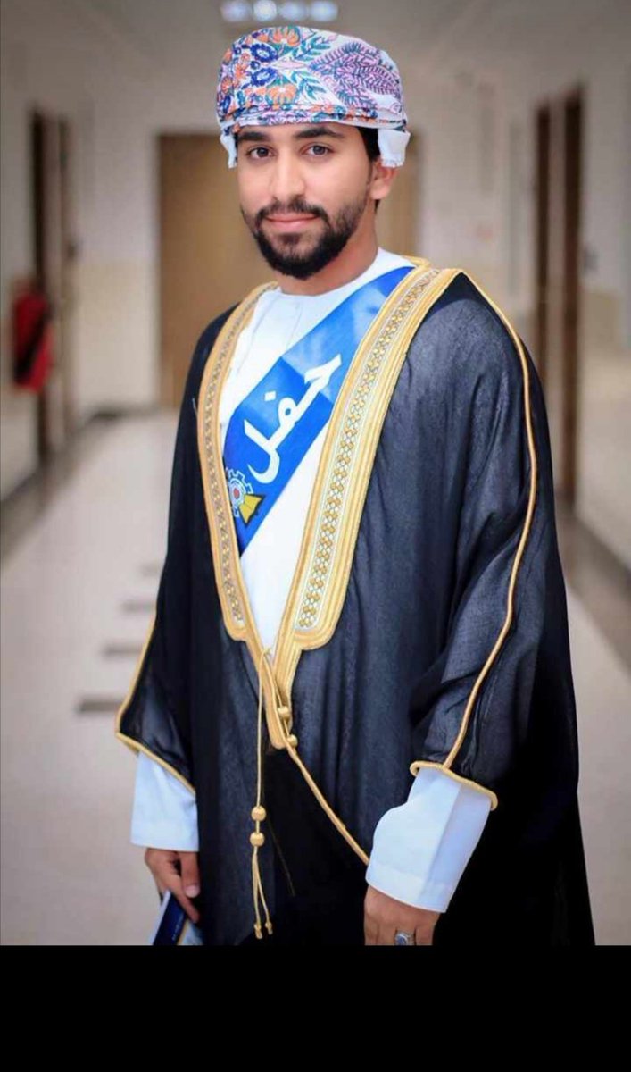 Hamed_AlHadabi's tweet photo. ابارك لأبن اخي مازن بن سعيد الهدابي   تخرجه من الكلية التقنية وحصوله على درجة البكالوريوس في الهندسة .
مع خالص الدعوات له بالتوفيق في مشواره العملي القادم بإذن الله. https://t.co/fEyYIkRlLj