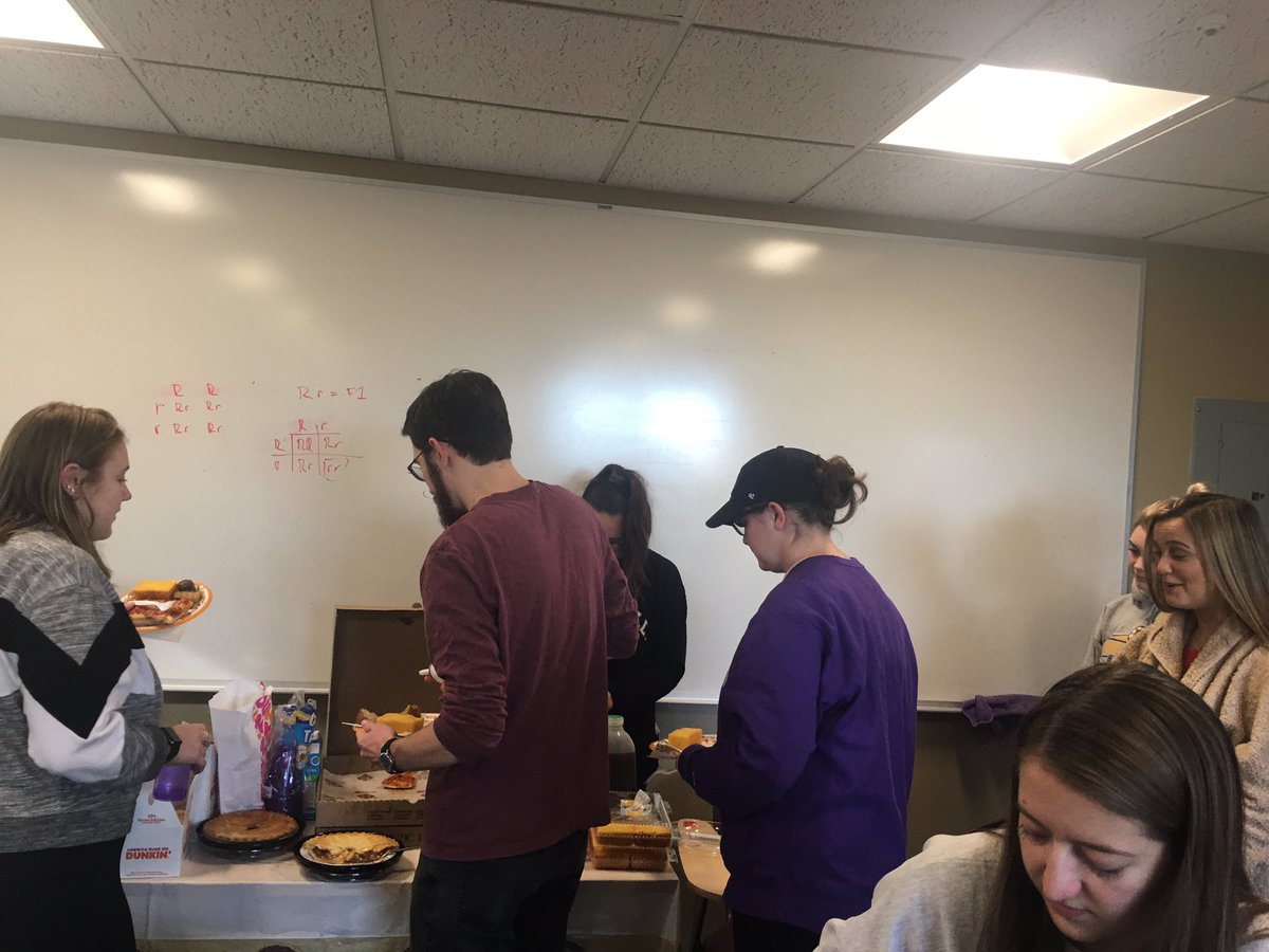 MerTheTeacher's tweet photo. #EDU310Friendsgiving today!! Talking about culturally relevant Thanksgiving discussions in schools. Enjoy the pics &amp; reply with any tips and ideas! How can we best approach this topic? Happy Thanksgiving everyone ❤️ 🦃🍽🍁 https://t.co/qqR5VTgIct