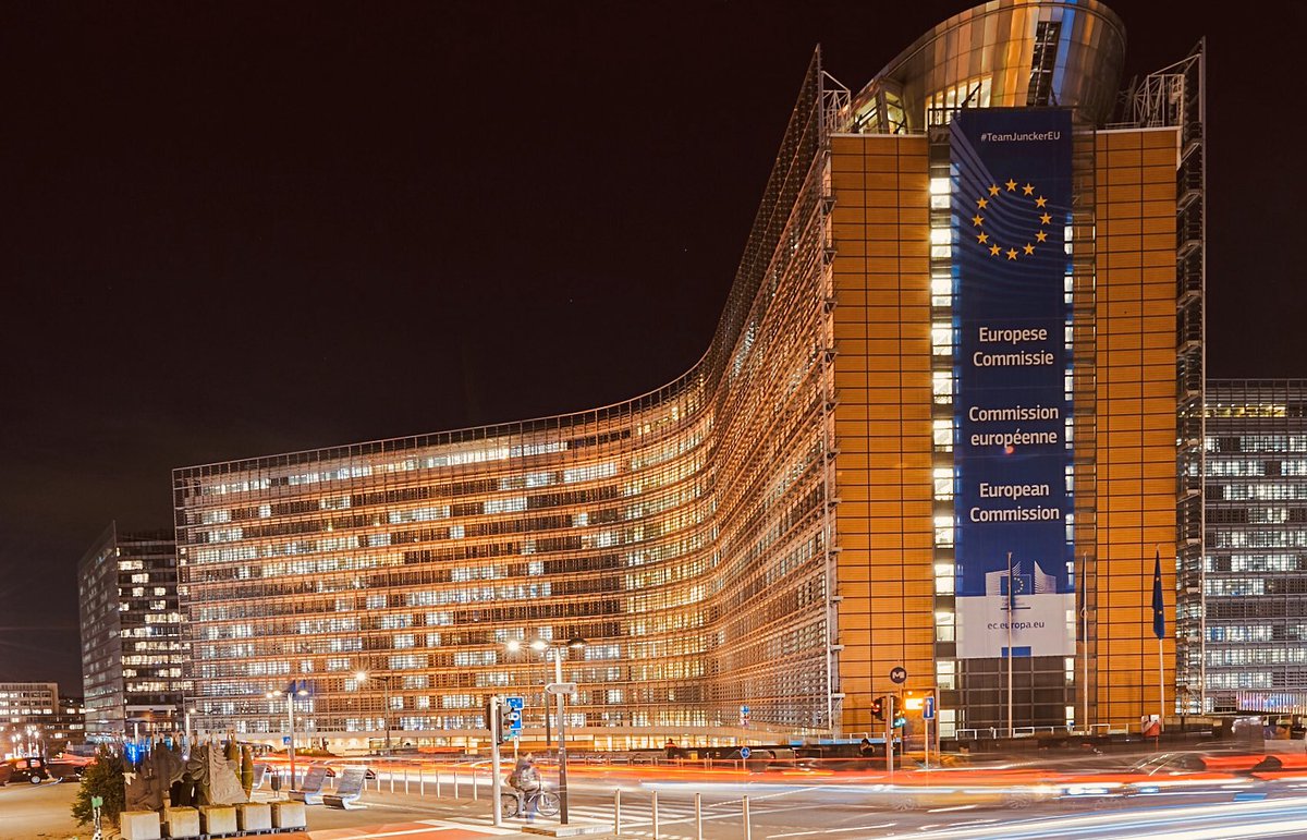 Tonight the <a href="/EU_Commission/">European Commission</a> Berlaymont HQ in Brussels is illuminated in orange, for a brighter future and a world free from #ViolenceAgainstWomen and girls.

The EU will stay at the forefront to defend the rights of every woman to live free and safe.
#OrangeTheWorld