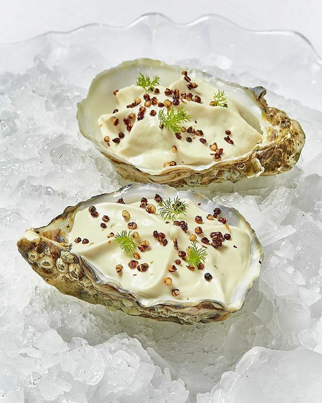 O S T R A S  C O N  C A V I A R Primeros aperitivos en honor a los “Bar a Huitres” en Paris... ift.tt/2XJWc9C