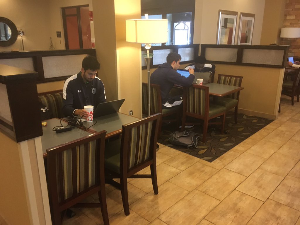 ZachMoss_'s tweet photo. Chic-Fil-A and Study Hall equals a productive lunch for our @AveHoops fam! #AveStandard #AveFam https://t.co/v2ovl7XoOz