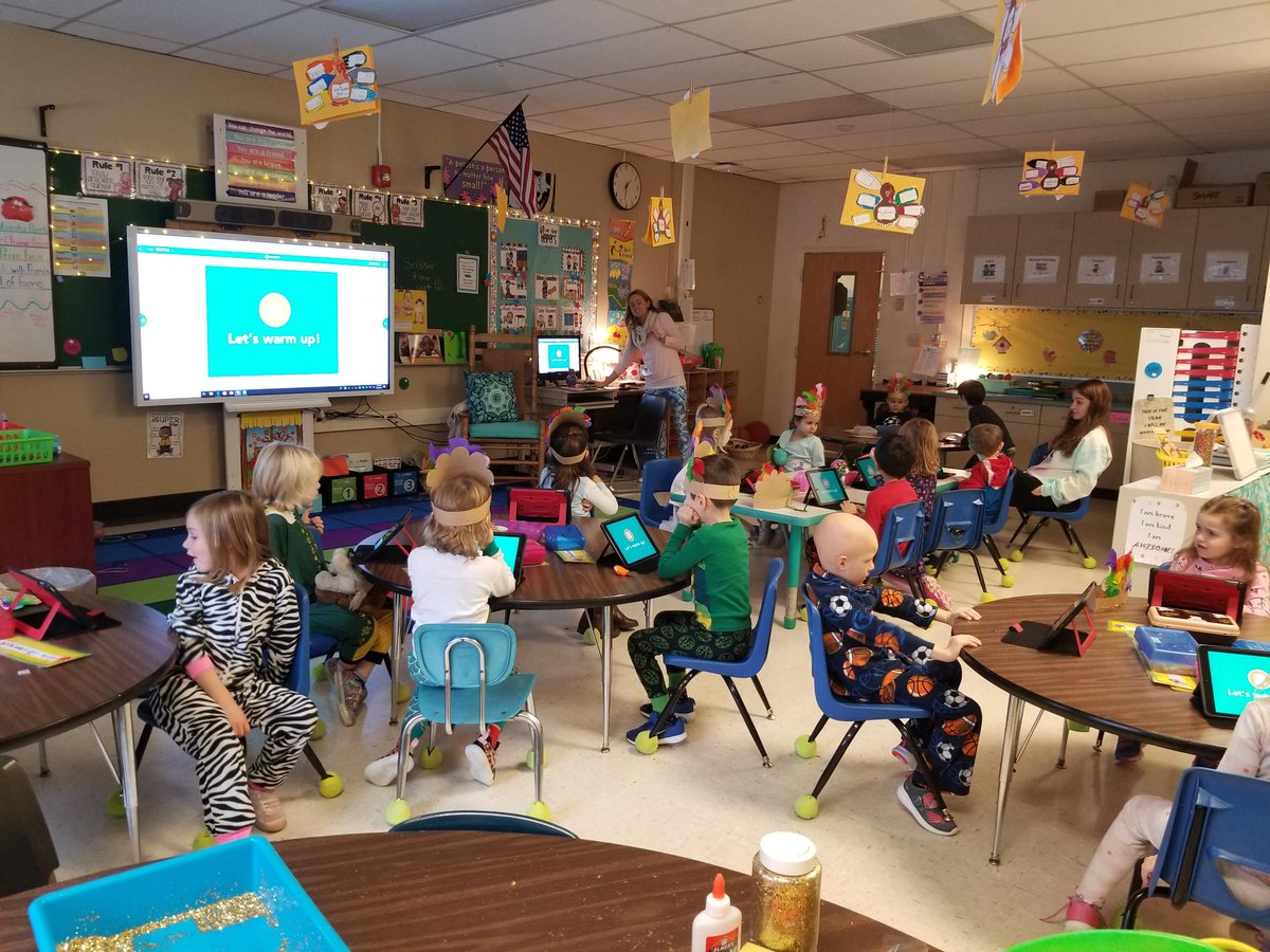 jamesnair's tweet photo. @sscsdschools Kindergarten students using Nearpod for Math! Fully engaged and excited to learn! https://t.co/AHGbWacde8