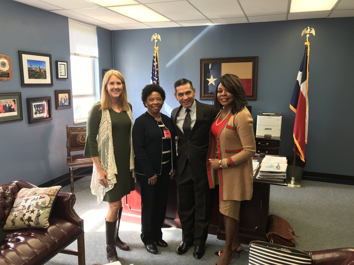 TX_Alvarez's tweet image. Great conversation with Stephanie Nelson’s-Paige, Managing Director Diversity &amp;amp;Economic Inclusion, Holly Reed, External Affairs and Linda Davis, VP WF Development about workforce needs and training for the Texas Central Railroad project! ⁦@TexasCentral⁩