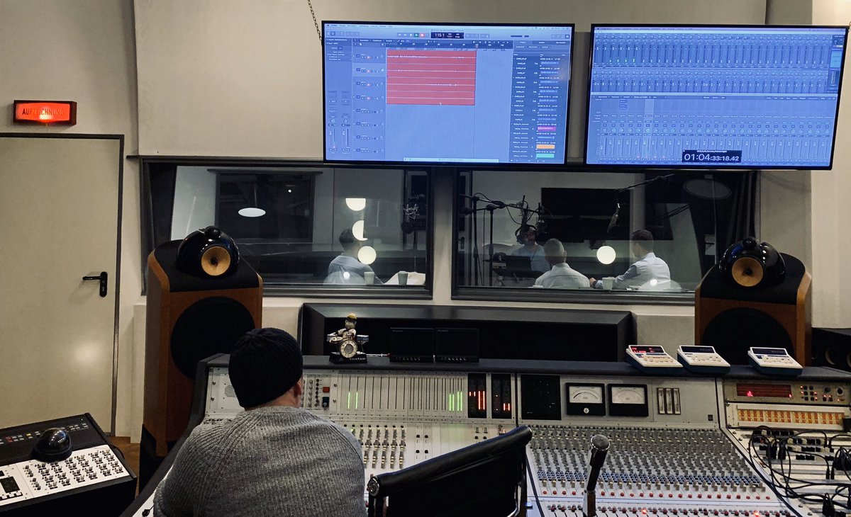 #AI #ML #DataAnalytics

Just at the live recording of a new #podcast on #EdgeComputing in #Industry40 with <a href="/mirko_ross/">🟣 Mirko Ross 🇪🇺</a> <a href="/mskubigo/">Michal Skubacz</a> <a href="/rainer_brehm/">Rainer Brehm</a> <a href="/ChrisAway/">Chris Brow</a>

Watch out for the recording here: siemens.com/industrial-edge 

cc: <a href="/siemensindustry/">Siemens Industry</a> <a href="/_A_Friedrich/">Andreas Friedrich</a> <a href="/ChristinaOtten/">Christina Otten</a> <a href="/Tom_TechNews/">Thomas Kiessling</a>