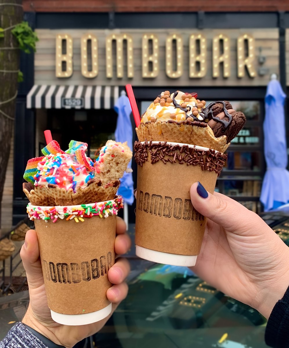 BomboBar's tweet image. Your diet can wait... 🙌🍩🙌 #ShowUsYourBombos #Chicago #ChicagoDesserts #Dessert #ViralDessert #HotterChocolates #ChicagoFoodies bit.ly/2qNrY9w via @BigSevenTravel