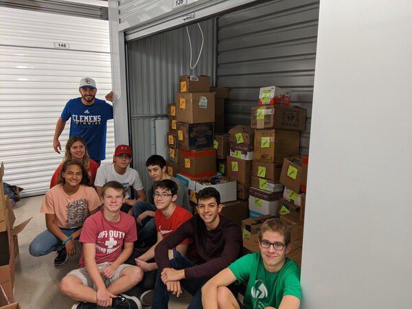 coachbarracuda's tweet photo. It was great to help out this morning. Great job to all those you came and helped out. #earnyourturkey @SCCL_Aquatics @SamuelClemensHS @scbuffalostrong https://t.co/hsbZyhaxgx
