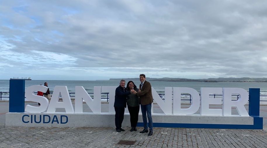 insulcloud's tweet photo. #Insulclock empezando una nueva aventura en la Consejería de Sanidad de #Cantabria 👏
En la foto con @AurelianoRuiz, presidente de la @asoc_cantab y vicepresidente de la Federación española de #Diabetes @FEDE_Diabetes.
¡Gracias por el apoyo! 🤗 https://t.co/vNK3yEb73s