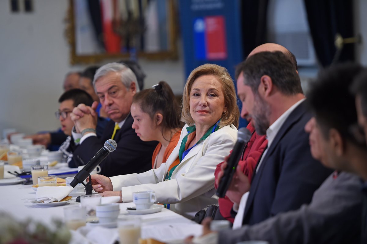 ceciliamorel's tweet photo. 340 mil personas con discapacidad podrán desde hoy eliminar 1 de las barreras que obstaculizaba su rehabilitación y reinserción en la sociedad. @Fonasa eliminó el tope en prestaciones de Kine y Fonoaudiología y codificó Terapia Ocupacional. Seguimos trabajando en la #AgendaSocial https://t.co/3nnUD4Urx2