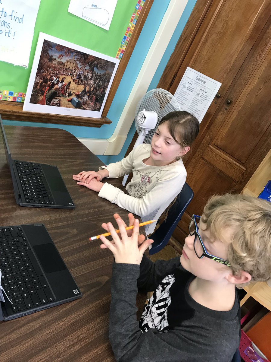 Kelleyc16's tweet photo. @Flipgrid station helpers in 4L today.  Recording Thanksgiving poetry. #funwithfluency @CdgaPES https://t.co/ANO8SWLpOl