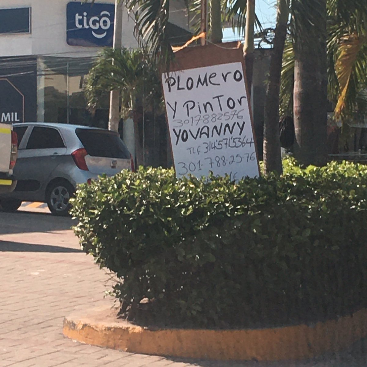 ElMonokuco's tweet photo. No se quien eres Yovanny pero acá pongo tu n��mero, porque sé que estás esforzándote.
Tel: 3017882576 - 3145715364 
Es pintor y plomero. En Barranquilla 
Por favor difundir que eso no nos cuesta https://t.co/jTseTUTiTC