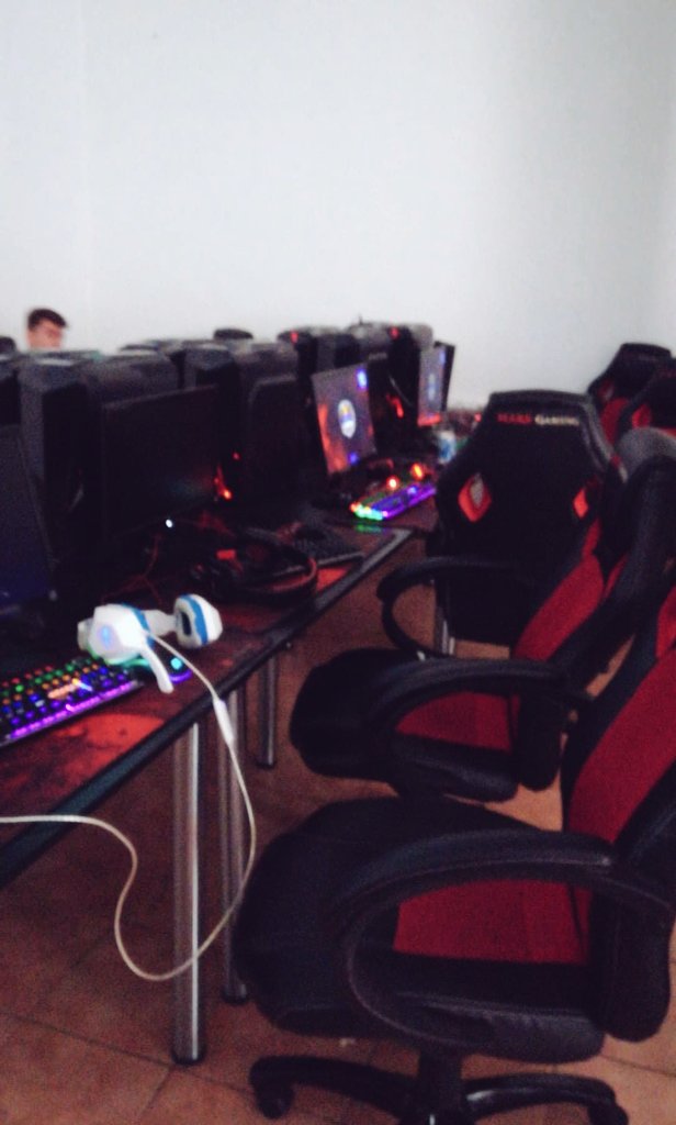 MalagaLol's tweet photo. El otro día quedamos algunos para echarnos unas partidas. A qué esperas para entrar en nuestro servidor de Discord y grupo de WhatsApp?🤔 https://t.co/YlIFsvemF4