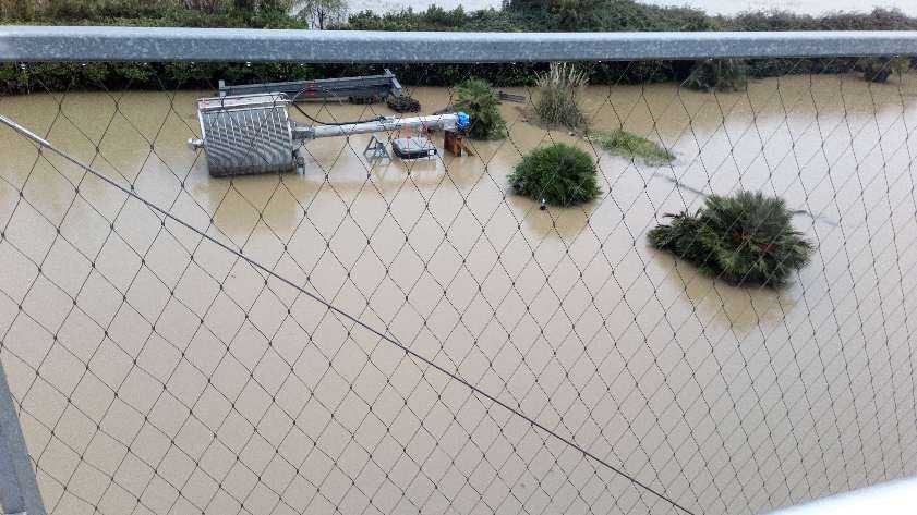f_costes's tweet photo. #AlpesMaritimes La décrue laisse place à certains ouvrages #eau &amp; #assainissement endommagés par les intempéries ce week-end. Les équipes @suezFR  sont à pied d'oeuvre pour rétablir le bon fonctionnement de ces équipements dans les meilleurs délais. #Inondations06 #Mobilisation https://t.co/eGVVqgLj6T