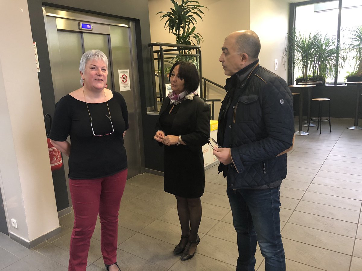 AchouriLouisa's tweet photo. Présentation des nouveaux espaces de la Mission Locale d’#Elbeuf dédiés à la Garantie Jeunes au sein du Greta .Choix judicieux,éclairé ,réfléchi qui s’inscrit dans une démarche d’ optimisation avec le Greta qui loue ces espaces!Partenariat pour d’autres passerelles pour lesJeunes https://t.co/wOfJu3q6MH
