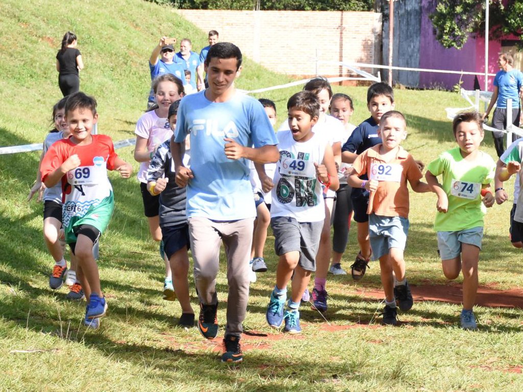 El sábado, se llevó adelante una jornada de #miniatletismo y carreras de #CrossCountry, en la Plaza Malvinas Argentinas de nuestra ciudad, de la que participaron niños y niñas de 5 a 13 años. 👉👉👉 nexosports.com.ar/da-silva-guio-…