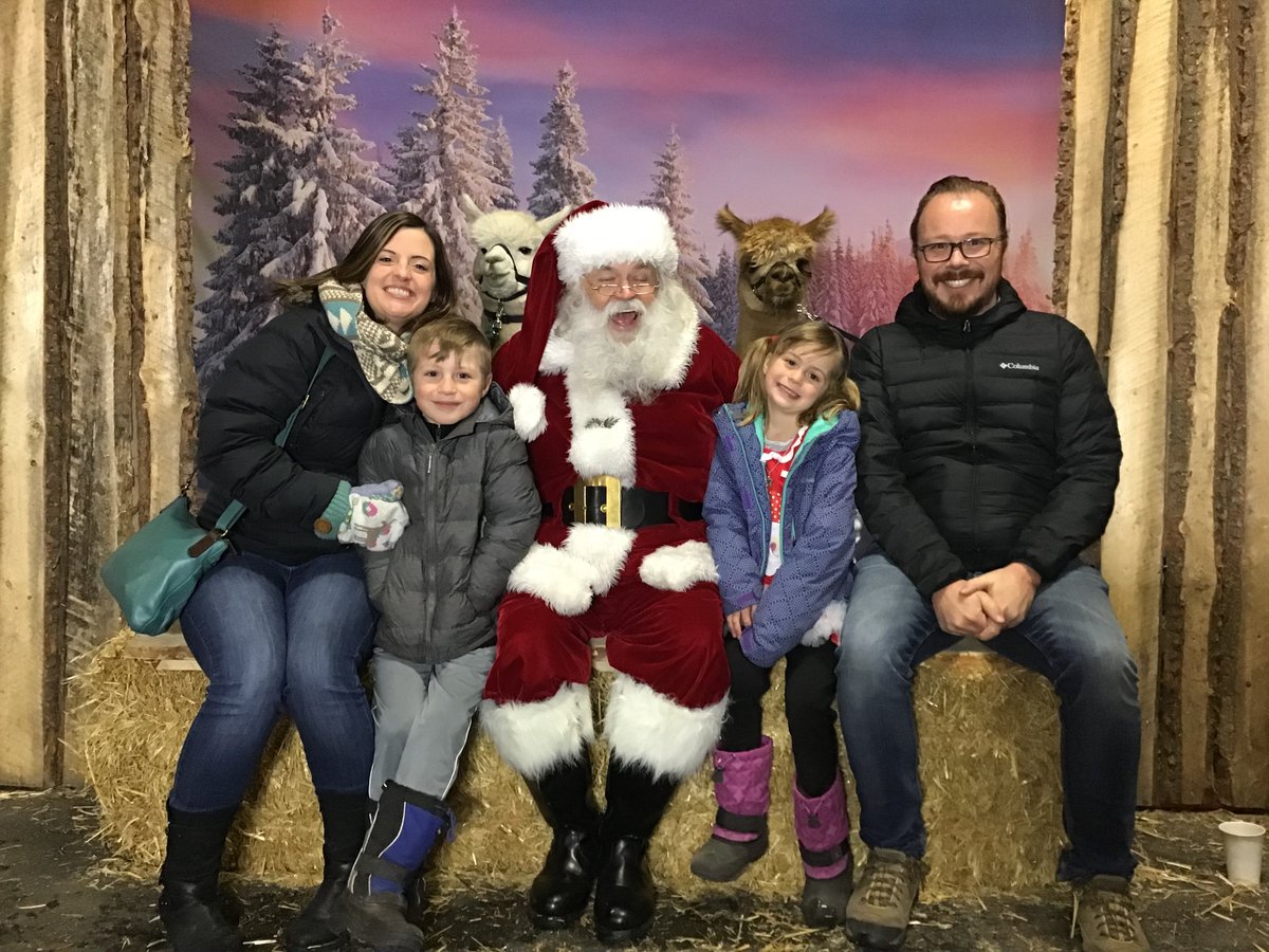 😊 Alpaca your bags and make it down to Granary Road's Christmas  Market for Alpaca Christmas Photos! 👇
ow.ly/fLna50xe1QI
#granaryroad #yyc