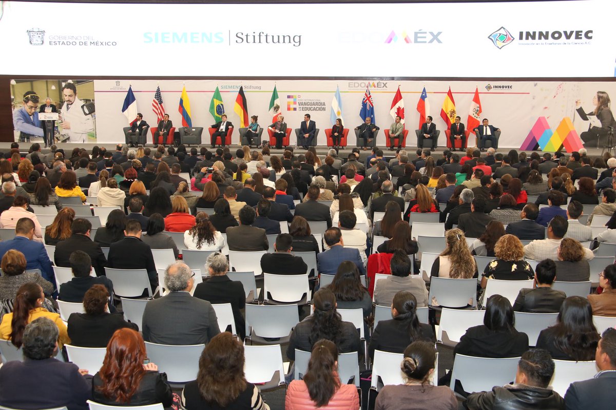 SMSEMmx's tweet photo. Nuestro Secretario General, @ManuelUribeN, acompañó al Secretario de Educación @alexfedezcam, al “2º Foro Internacional Vanguardia en la Educación”, en el que se ofrecen conferencias, paneles, mesas de discusión y talleres.
#FIVE2edoméx #JuntosParaTrascender @Memo_Legorreta https://t.co/6zuElcKKmJ