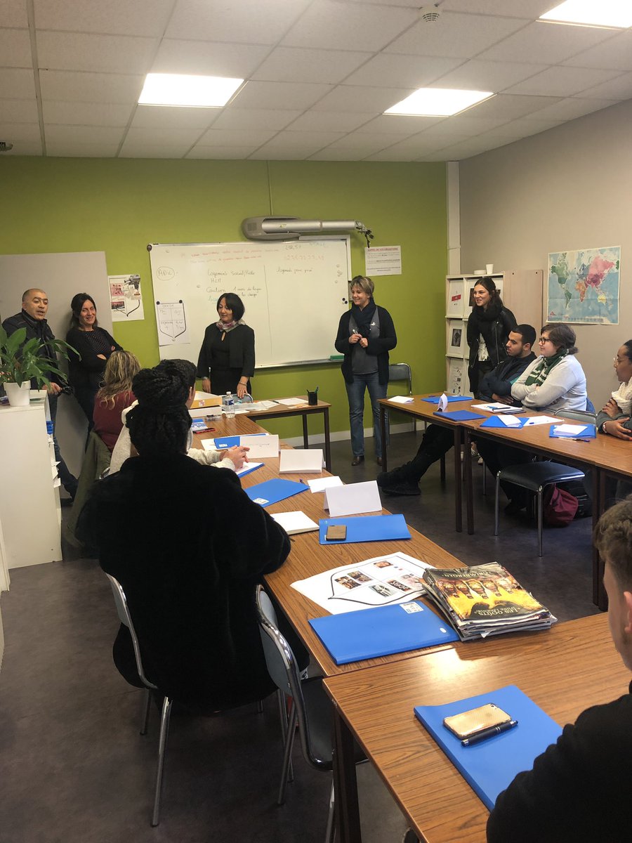 AchouriLouisa's tweet photo. Une Présentation des espaces de la Garantie Jeunes puis la rencontre de 2 promotions de jeunes ,en compagnie d’Ahmed RAMDANE ,directeur de l’APRE!La Garantie Jeunes pour un accompagnement vers l’autonomie en levant les obstacles liés à la fracture sociale!Appréciation globale https://t.co/eLHsGKK8Lc