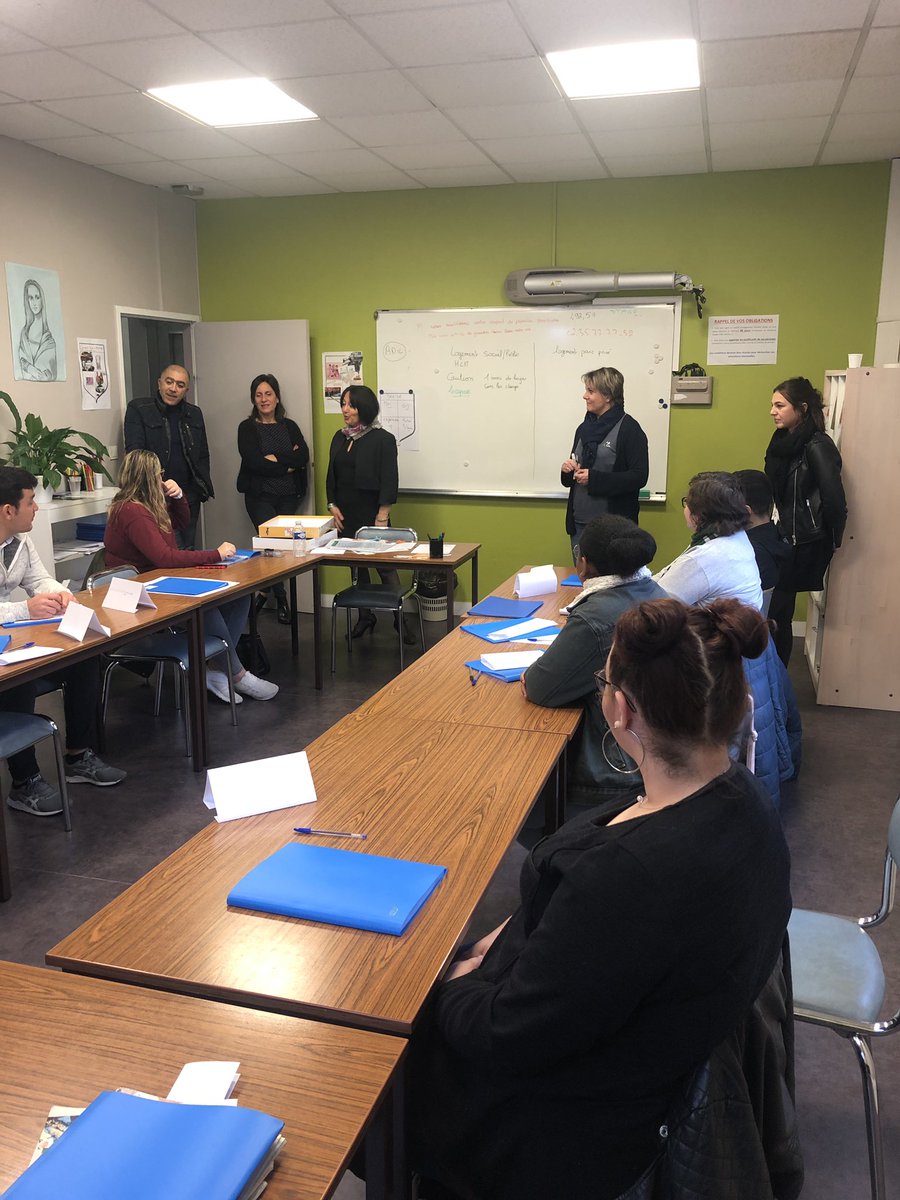AchouriLouisa's tweet photo. Une Présentation des espaces de la Garantie Jeunes puis la rencontre de 2 promotions de jeunes ,en compagnie d’Ahmed RAMDANE ,directeur de l’APRE!La Garantie Jeunes pour un accompagnement vers l’autonomie en levant les obstacles liés à la fracture sociale!Appréciation globale https://t.co/eLHsGKK8Lc