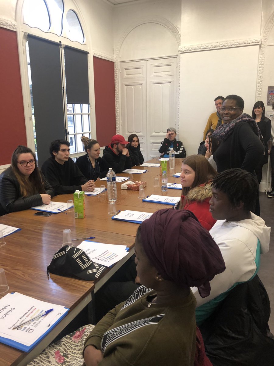 AchouriLouisa's tweet photo. Une Présentation des espaces de la Garantie Jeunes puis la rencontre de 2 promotions de jeunes ,en compagnie d’Ahmed RAMDANE ,directeur de l’APRE!La Garantie Jeunes pour un accompagnement vers l’autonomie en levant les obstacles liés à la fracture sociale!Appréciation globale https://t.co/eLHsGKK8Lc
