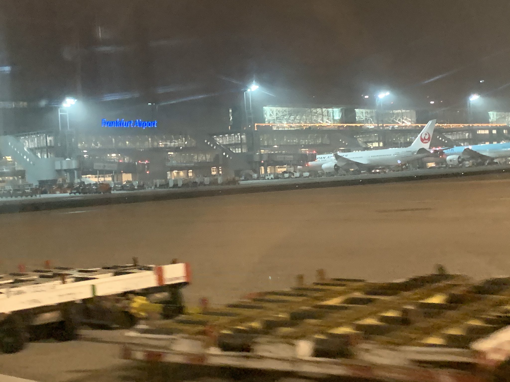 あえかaeka シンガーソングライター ドイツ フランクフルト空港 に着きました フランクフルトでフランクフルト 2回めの乗り継ぎです ここからスペインのバレンシア に向かいます We Ve Arrived At Frankfurt I Ate A