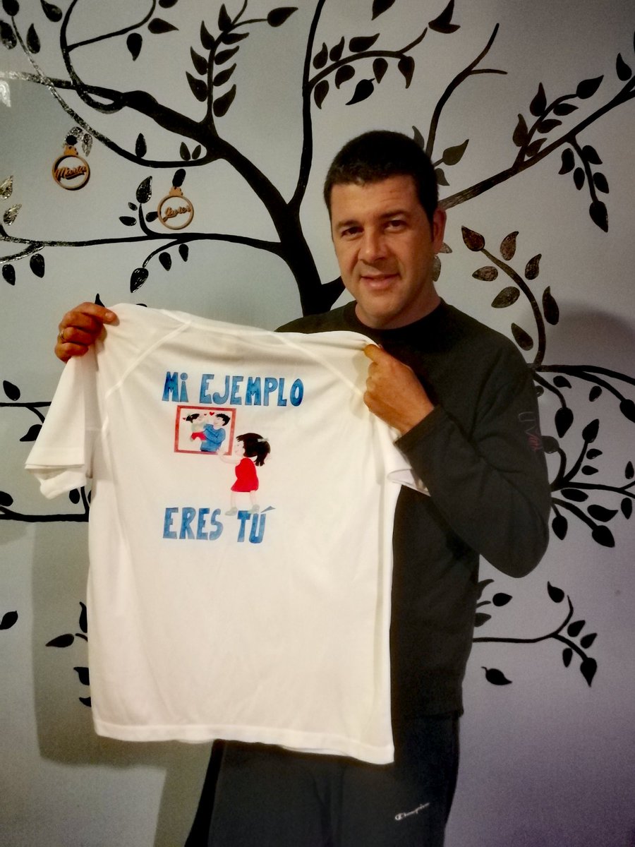 Frannrealejos's tweet photo. Esta madrugada nuestros alumnos; Ainara, Manuela, Diego y Pablo parten con destino ROMA. Son los elegidos para participar en junto a miles de niños de unos 40 países. Teacher Montse, los acompaña y yo desde casa les deseo la mejor de las suertes. Juntos cambiaremos el mundo 😉 https://t.co/dyIM561JOp