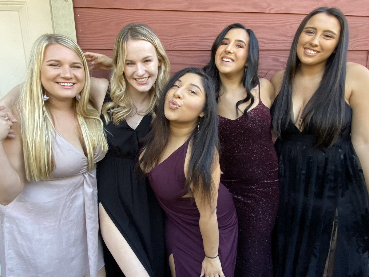 ahleemasiel's tweet photo. How did i get blessed with such amazing friends?💜
Thanks for making gamma phi events and college a lot more fun. Luv u all 🥺 https://t.co/VsQBB8jWgo