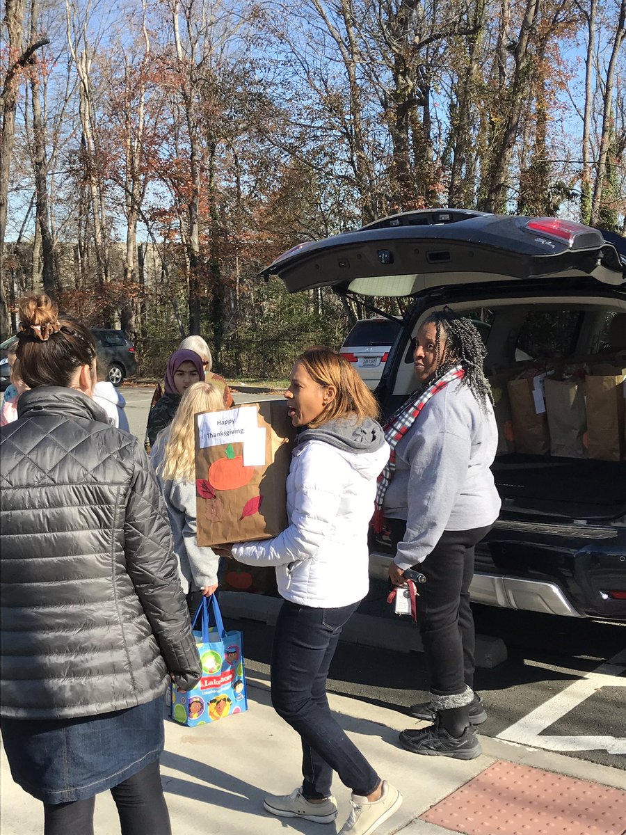 SusanWa118's tweet photo. Our @CameronElem 6th graders’ generous service project, collecting food for the less fortunate, was a huge success!  Way to spread the kindness kids! https://t.co/CfmktXMz3q