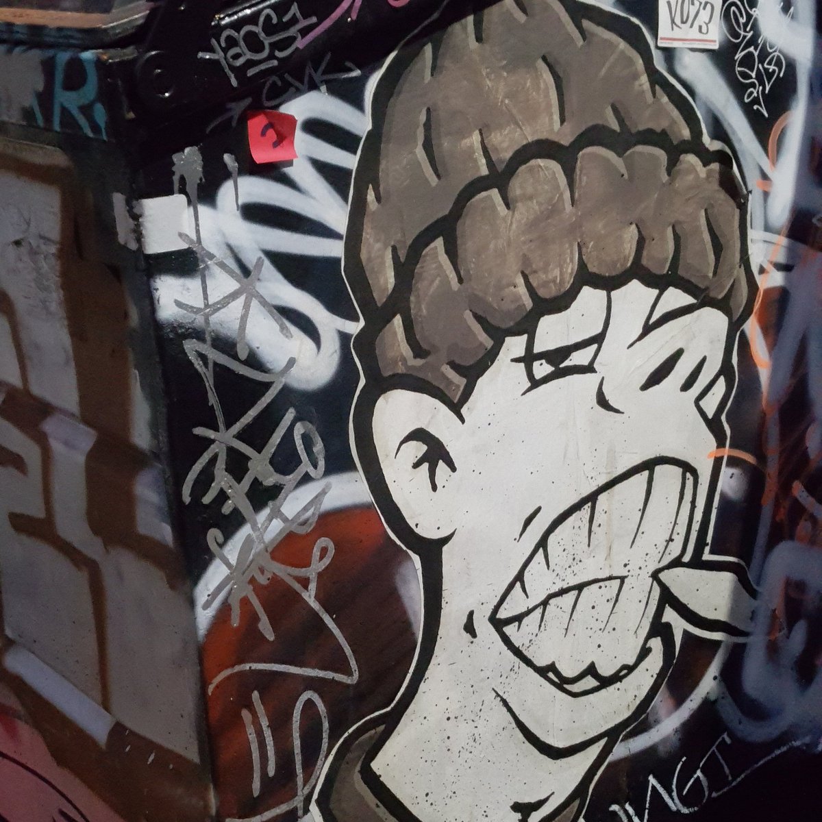 ThaMidCityKid1's tweet photo. This was painted on a dumpster so I took the pic becuase it represents making the best out of what seems like a dirty situation. #LAstreetart #optimism #positivity #jvilla https://t.co/qcn8XatBrn