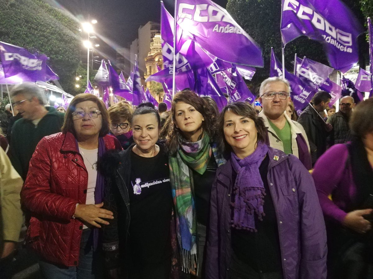 Las calles de Almería gritan contra la violencia de género, ni un paso atrás en políticas para combatirla y erradicarla  #25Noviembre