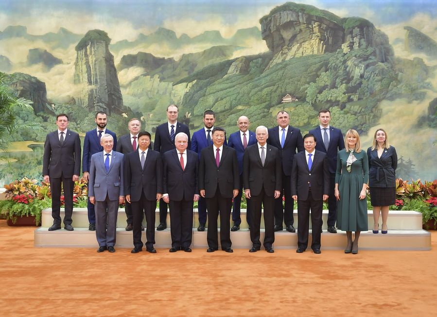 Putin praises the "unprecedentedly high level" of Russian-Chinese relations http://xhne.ws/eTgsH