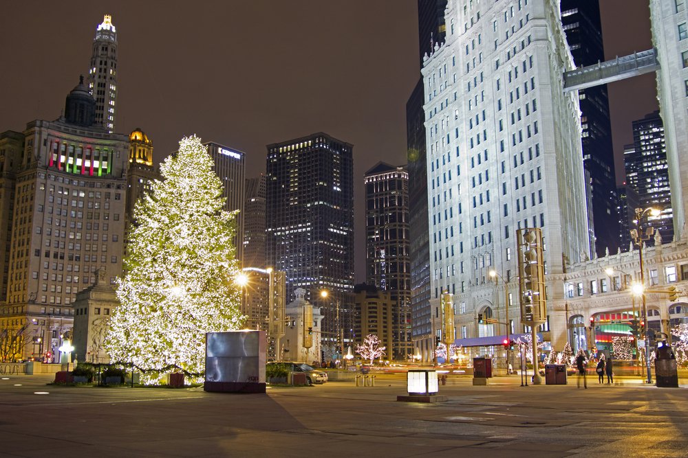 GLChicago's tweet photo. This Friday begins our Chicago Holiday Lights Tour! Join us every weekend at 5:30pm and 6pm to help get into the Holiday Spirit! Get your tickets before it's too late!  #HolidayLights #ChicagoHolidays #GLWW #GrayLineChicago
https://t.co/HyL6MiVoeu https://t.co/YVxQozEsVU