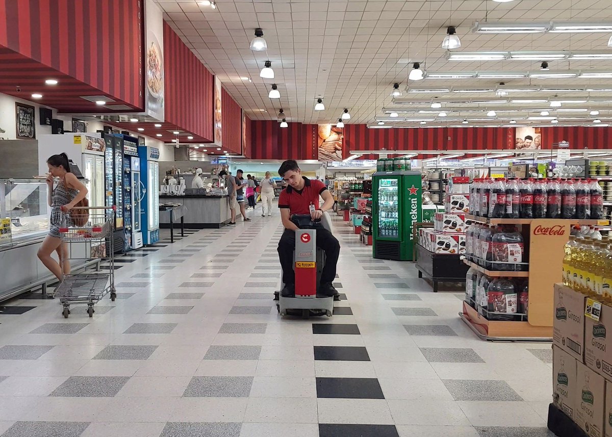 IFMComac's tweet photo. Comac 55 scrubber drier is perfect for the food sector specifically super markets 🏪. Find out more and contact us for a demo: https://t.co/LIYcY64LnV
#comacprofessionalpeople #Innova #scrubberdrier #retail #supermarket https://t.co/4YsTh53vtM