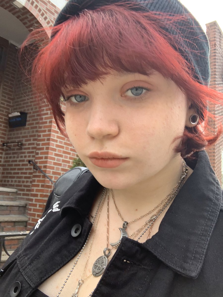emwentwhere's tweet photo. Boutta meet @waterparks looking like a full on plumb https://t.co/7j7j6qAqnJ