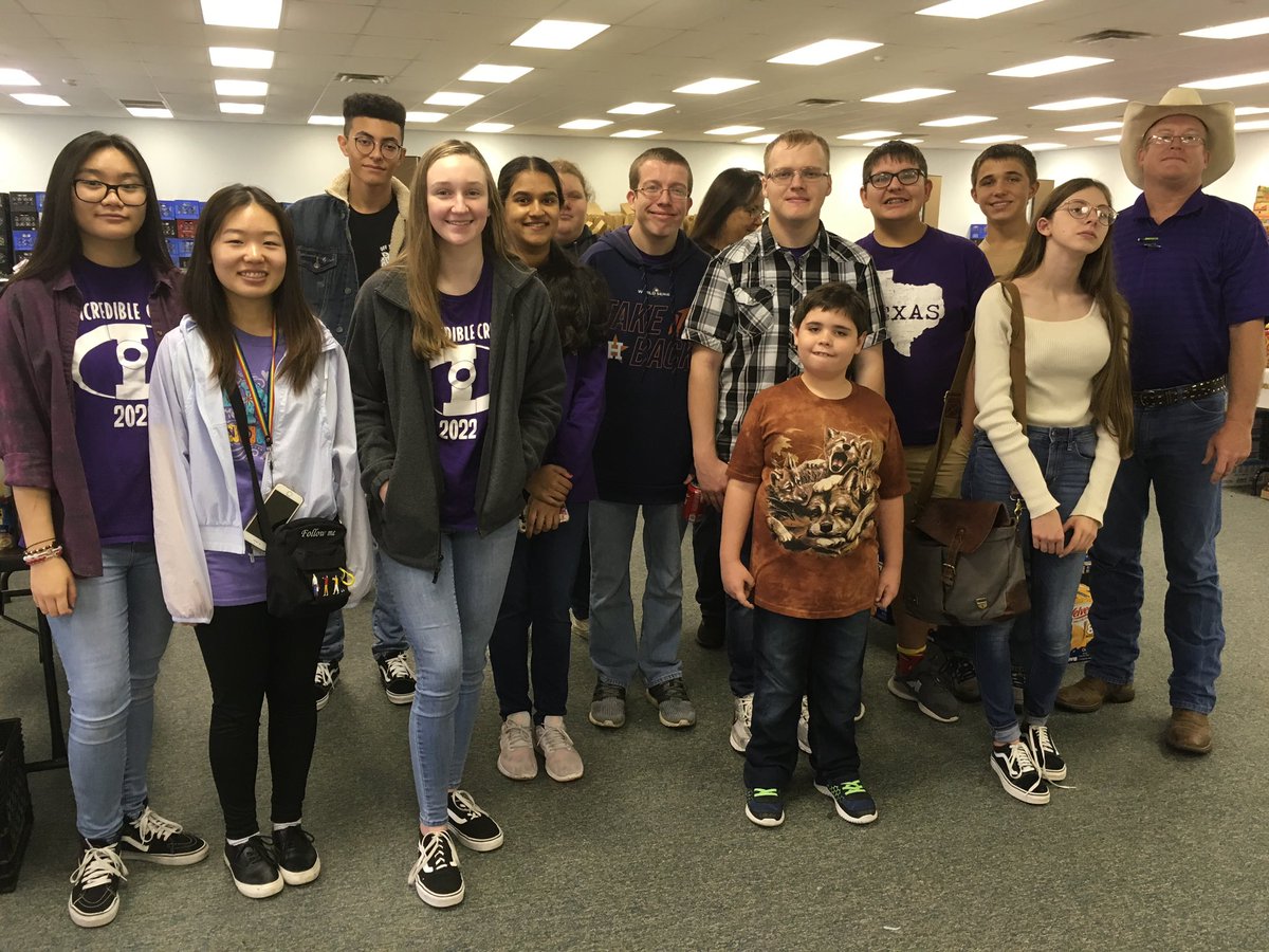 PNG_Key_Club's tweet photo. Day 1 of helping with SomeOther Place food donations in the books🔑 https://t.co/awDb6NJqPr