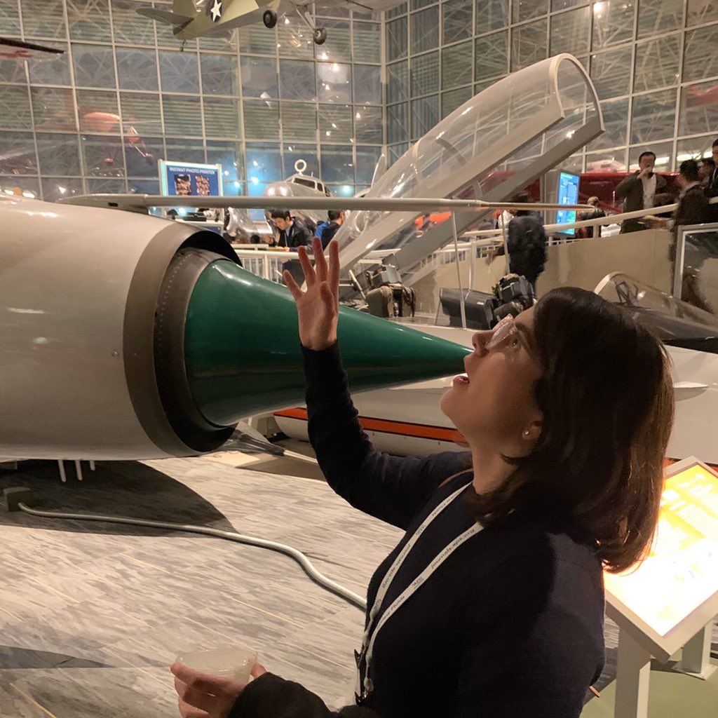 sophluidynamics's tweet photo. #apsdfd Day 2; Reception at the @museumofflight feat. the world’s largest shuttlecock (a.k.a. Jungle Penetrator Rescue Device) and flying machines in captivity... “In their natural habitat, these planes live in the sky.” #seattle #apsdfd19 #aerodynamicattenborough https://t.co/bNTq2HDwsT