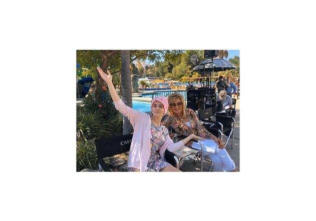 JLangeDaily's tweet photo. Jessica Lange and Zoey Deutch behind the scenes of #ThePolitician https://t.co/sVgt22l7sE