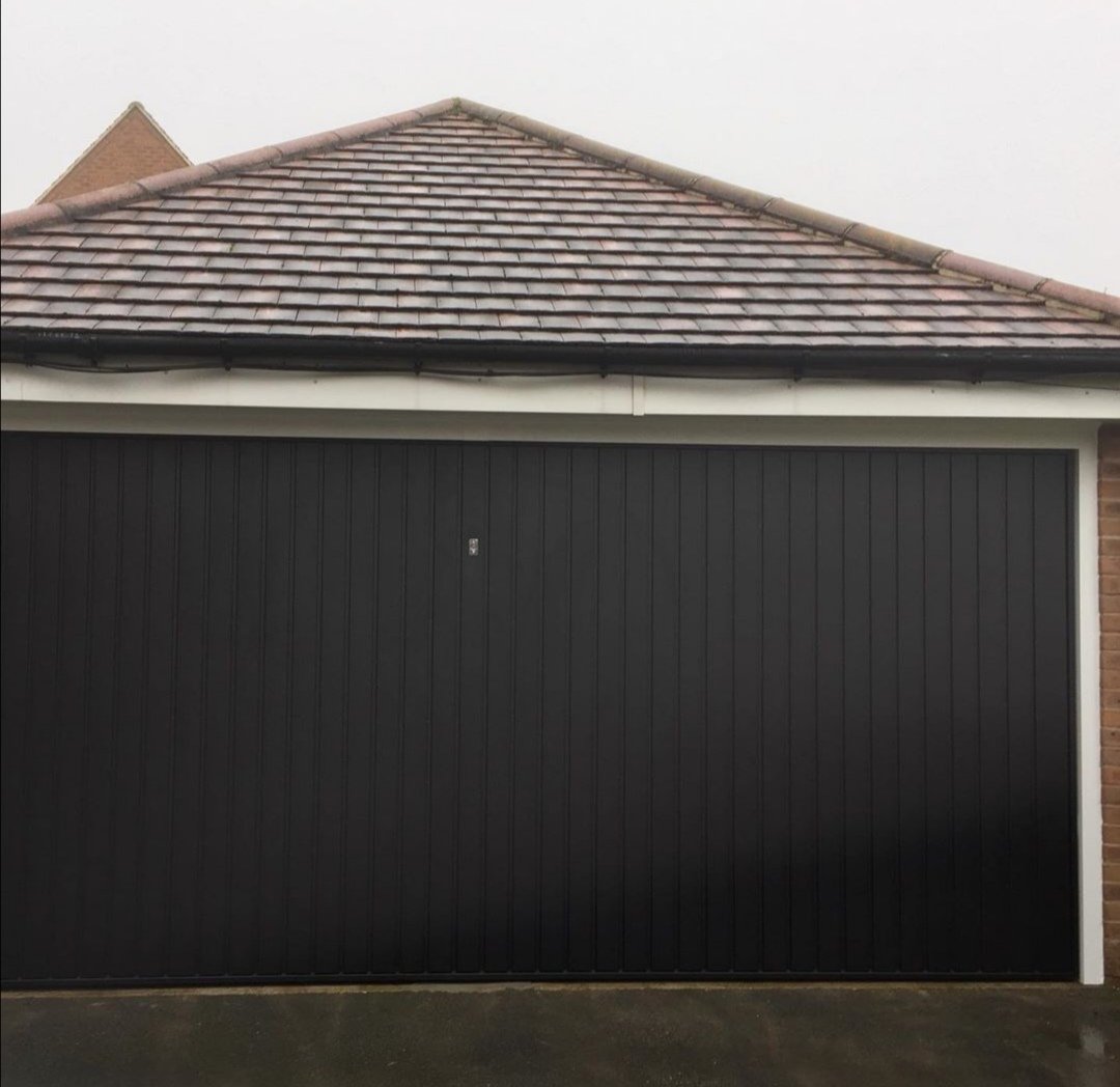 DarliDevelopLtd's tweet photo. Installation of steal beam and removal of central pillar to convert 2 garage doors into 1 to improve access #HomeImprovement #Garage #Construction #propertymaintenance #DarliDevelopmentsLtd #building https://t.co/gd5Y9VfClD